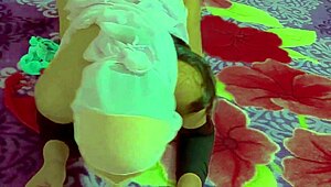 Hot desi Indian bhabhi with big tits 😘