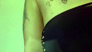 Denne verificeringsvideo viser latina MILF med store patter og røv