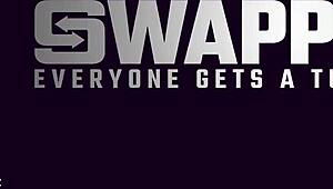 Гледай Суапз засажда семето в дива оргия!