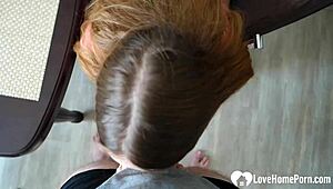 Špinavá nevlastnička prosí o rychlý kuchyňský výprask ptákem