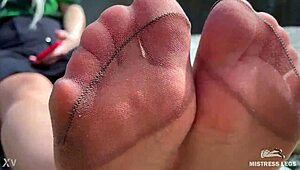 Look at the goddess in tan nylons