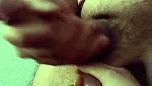 Ella juega con la baba de mi verga mientras graba todo termina en paja y ella bañada en leche pareja real amateur vnkyamo