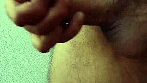 Ella juega con la baba de mi verga mientras graba todo termina en paja y ella bañada en leche pareja real amateur vnkyamo