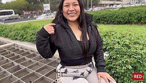 La llevo a casa a follar porque el marido la dejó tirada en el parque