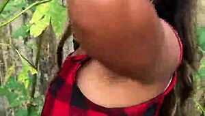 Chamei Ele Pra Entrar No Terreno Comigo E Fodemos No Mato Com Boceta Grande E Peitos