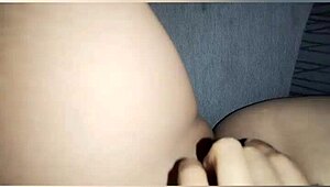 Mi tocco nella macchina del mio ragazzo