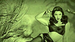 These vintage halloween items are amazing