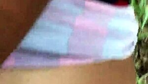 Chamei Ele Pra Entrar No Terreno Comigo E Fodemos No Mato Com Boceta Grande E Peitos