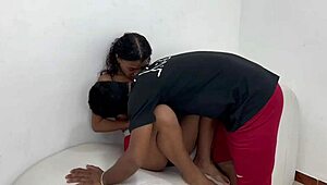 la puta de mi vecina me enseña su mueble y me pide que me la folle en el y termina en rico squirt