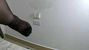 Proč cuckold pracuje, zatímco jeho žena Soraya mě ovládá svým velkým zadkem?