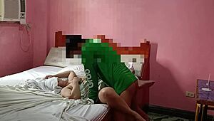 Sıcak Asyalı Arkadaşım Otel Odasında Seks İçin Yalvarırken Çok Heyecanlıyım