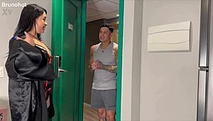 Vizinha Safada Chama Dotado Para Casa Dela