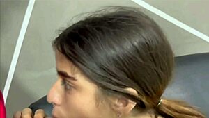 Imel sem pravi seks s svojo 19-letno pastorko v njeni sobi prvič