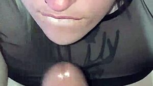 Me rica chupada que le hago como me encanta llevarla al fondo de mi garganta y que me de toda la lechita