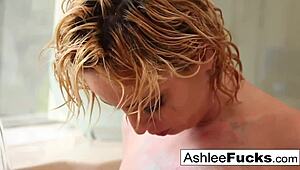Sexy Ashlee Graham Masturbates In Glitter Tub