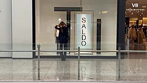 Argentinian Real Estate Agent Receives Her Commission In Sperm