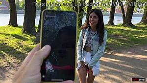 Moje drobná 18+ kamarádka ovládá moje orgasmy na veřejnosti vibrátorem