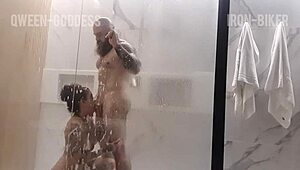 Couple films homemade sex in shower with kissing and licking