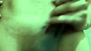 Flaco vergon pajeando en el baño del trabajo?