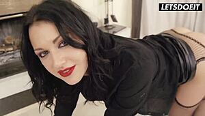 Jessica Lincoln ruská brunetka dostává tvrdý pták do svého perfektního zadku - letsdoeit