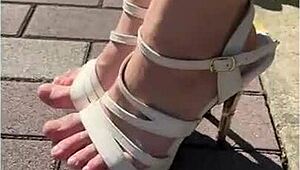 I, the horny wife, greedily devour the cock, Rena Kamina.