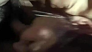 madura chupa verga de joven con sugerente milf