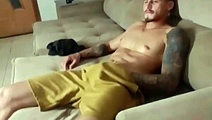 Punhetando na live with huge interracial action