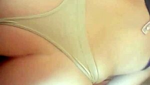 Veronica Martin saa kovan nussun stringit päällä