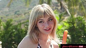 Hot Petite Blonde Babe's Summer Fuck: Deepthroat to Riding Contrast