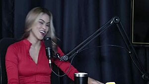 Jeg Blev Liderlig Af Interesserede Mennesker Der Smager Mælk Kysser Præsentator og Viser Blowjob - Sofie Lollipop Trans