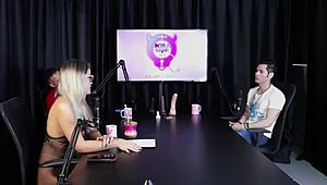 Loira Sente Calor E Tira A Roupa Depois Do Convidado Dizer Que Libertou Uma Mulher Na Casa De Swing - Jow Jow Sheer Red.