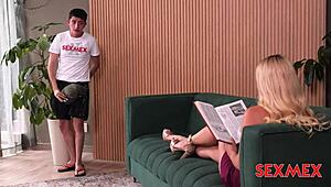 Emily Thorne plays with neighbor in Sexmex