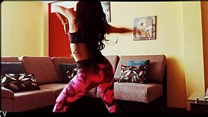 Peruana Pilar Gasca Puta Moving Her Ass Seductively