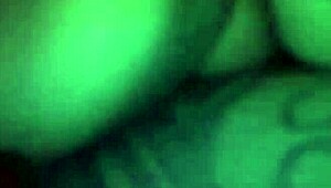 Gruba czarna BBW bawi się wielkim kutasem w tej historii