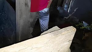 Veo a mi hermanastra pajearse y me pajeo yo también