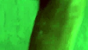 Sıkı ve minik 18+ kıllı kızıl saçlı sulanıyor