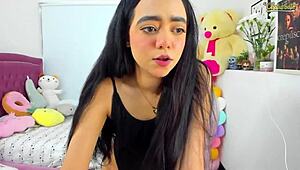 The Cute 19-Year-Old Latina Girl Explores Her Desires in This Video