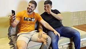 Yuri Gaúcho fucks married man's ass, wife watches via video call in gay sex.