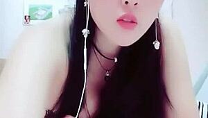 漂亮女神范白嫩女主播骚兔兔罕见蝴蝶逼 被土豪猛男全包各种随便操 竟无套猛操估计内射 高清720p完整版