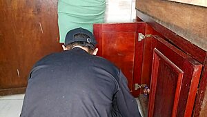 Dona De Casa Solitária Chama O Encanador E Acaba Levando Muito Mais Do Que Um Conserto!