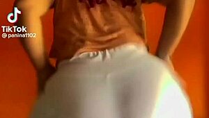 Gostosa bunduda de legging