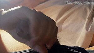 Azijska Vietnamka se masturbira sama