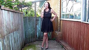 I's a curvy milf smokin and peein outdoors in this amatuer fetish, oh wow!