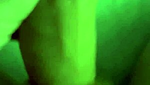 Sıkı ve minik 18+ kıllı kızıl saçlı sulanıyor