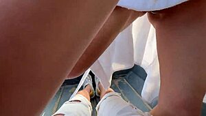 Sexo riesgoso al aire libre con rubia tetona en red