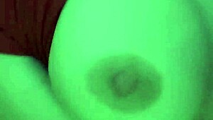 Linda puta de tetas naturales y cuerpo delgado