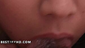 Miu Suzuha在镜头前献上顶级口交！