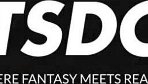 Štíhlá blondýnka Rebecca Volpetti bere obrovský kokot do zadku