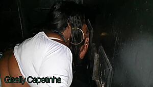 Chci sát, přijď do mého stánku na oral pro legraci.