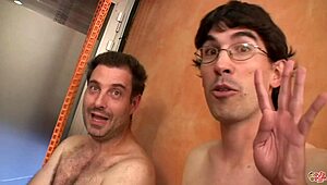 Dos pibonazos mamando pollas y bebiendo lefa - Leyre Pajon 1er bukkake y Sandra Milka 2º bukkake.